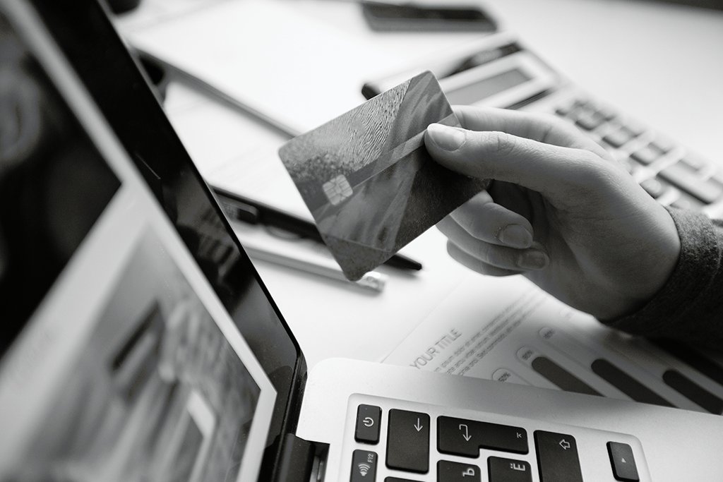 La aprobación de la ley que otorga a la SUNAT acceso a información detallada sobre cuentas bancarias ha generado un intenso debate.