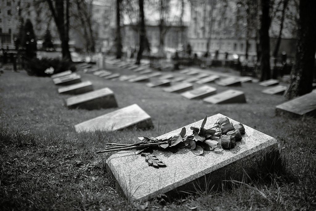 El Reglamento de la Ley 31602 establece disposiciones sobre la licencia por fallecimiento de familiar. Exploraremos cómo afecta a trabajadores y empleadores.